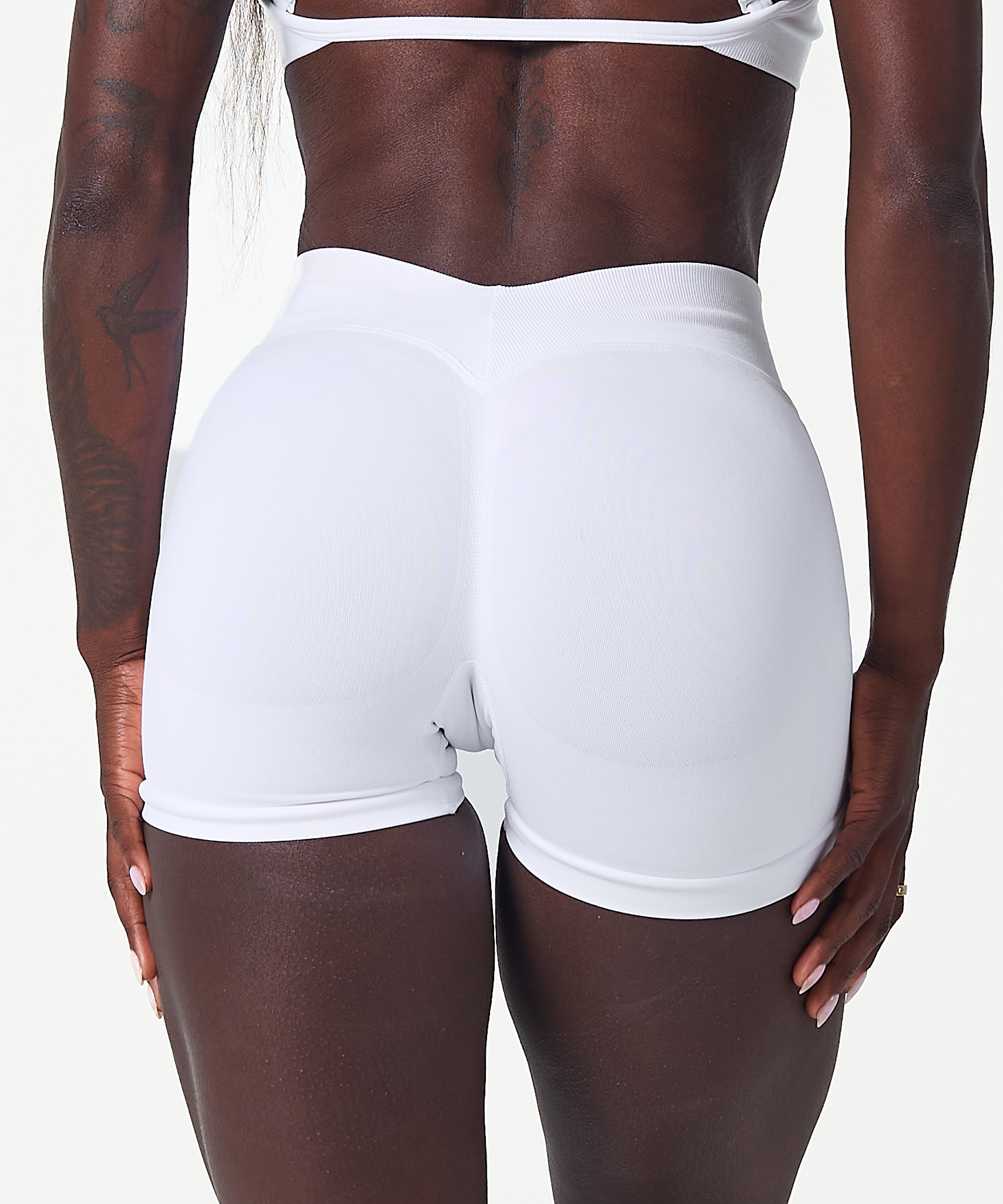 V Sculpt Scrunch Shorts - White